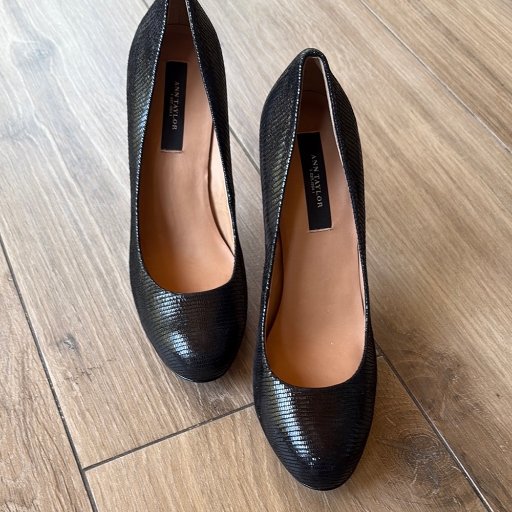 Ann Taylor Black High Heel Pumps